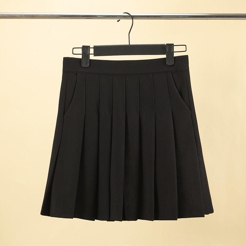 Black pleated shop skirt with pockets